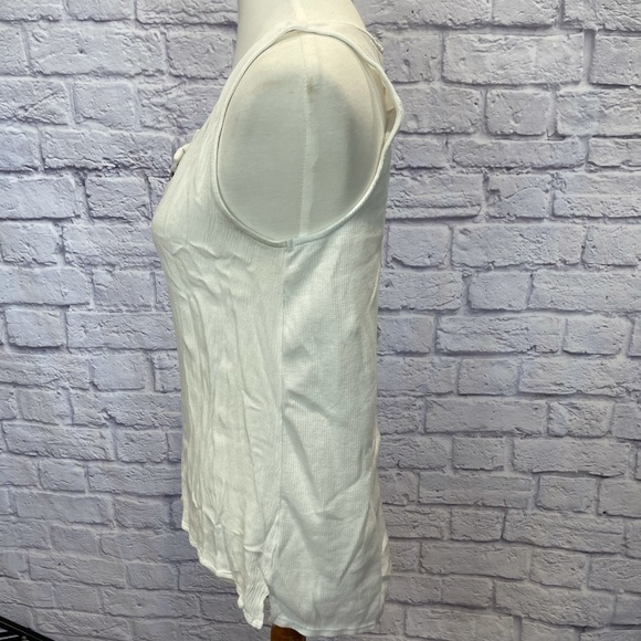 Hermosa Henley Tank Top - Picture 3 of 9